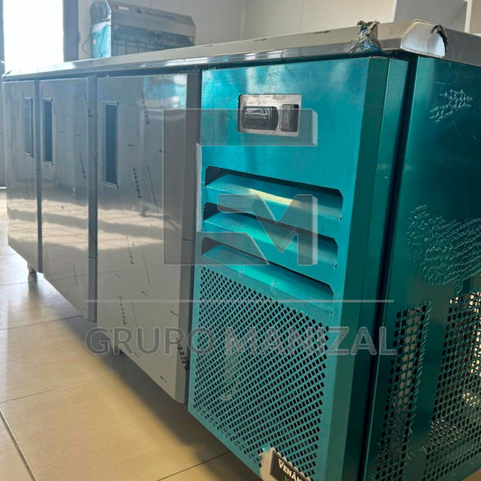 Bajo mostrador refrigerado Venâncio de 2 m instalado