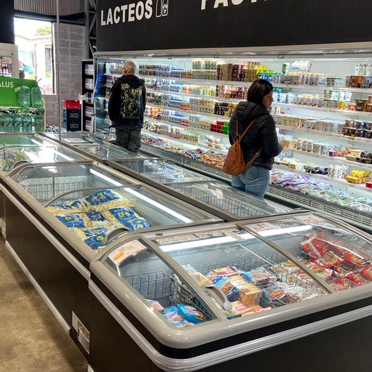 Pozo de frío Ancon negro de 1,87 m instalado en comercio